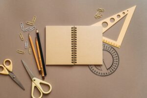 En un mundo empresarial cada vez más competitivo, la creatividad y la productividad son elementos clave para el éxito. ¿Sabías que los suministros de papelería innovadores pueden jugar un papel fundamental en mejorar estos aspectos en tu lugar de trabajo? A continuación, exploraremos cómo ciertos artículos de papelería pueden impulsar la creatividad y aumentar la productividad en el entorno laboral.